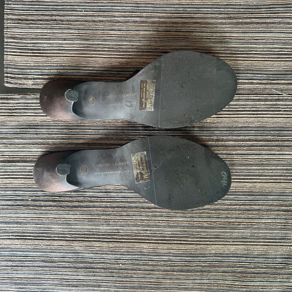 Chinese Laundry Brown Satin Peep Toe Heels with a Bow and Crystal Detail 9.5 - Picture 7 of 7